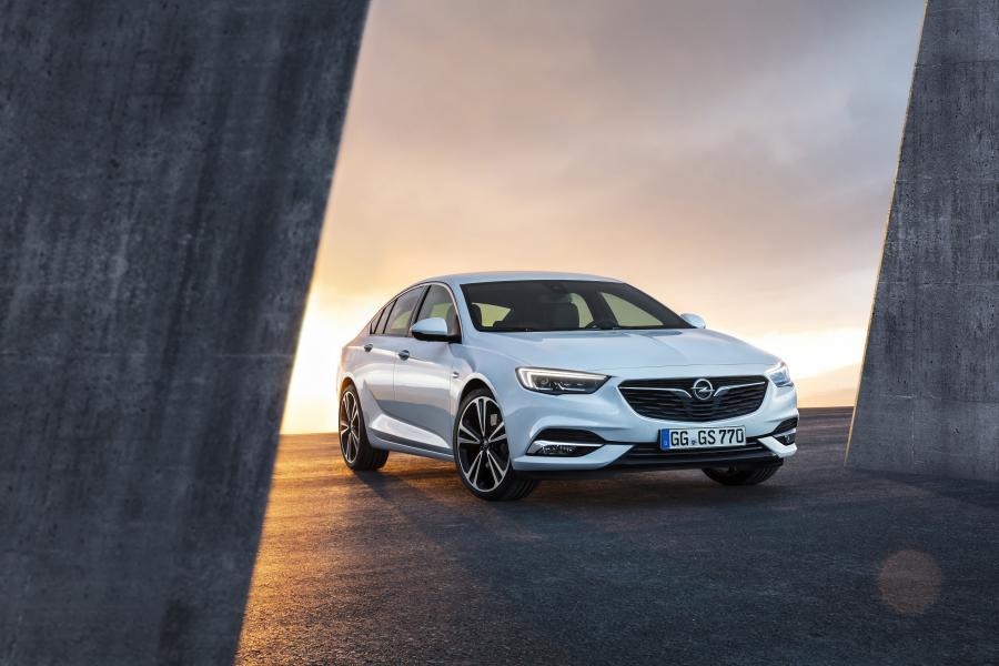  Opel Insignia Grand Sport Turbo 4x4 2017 года  (фото 9 из 41)